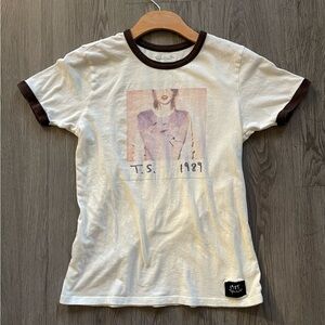 Taylor swift 1989 world tour shirt
